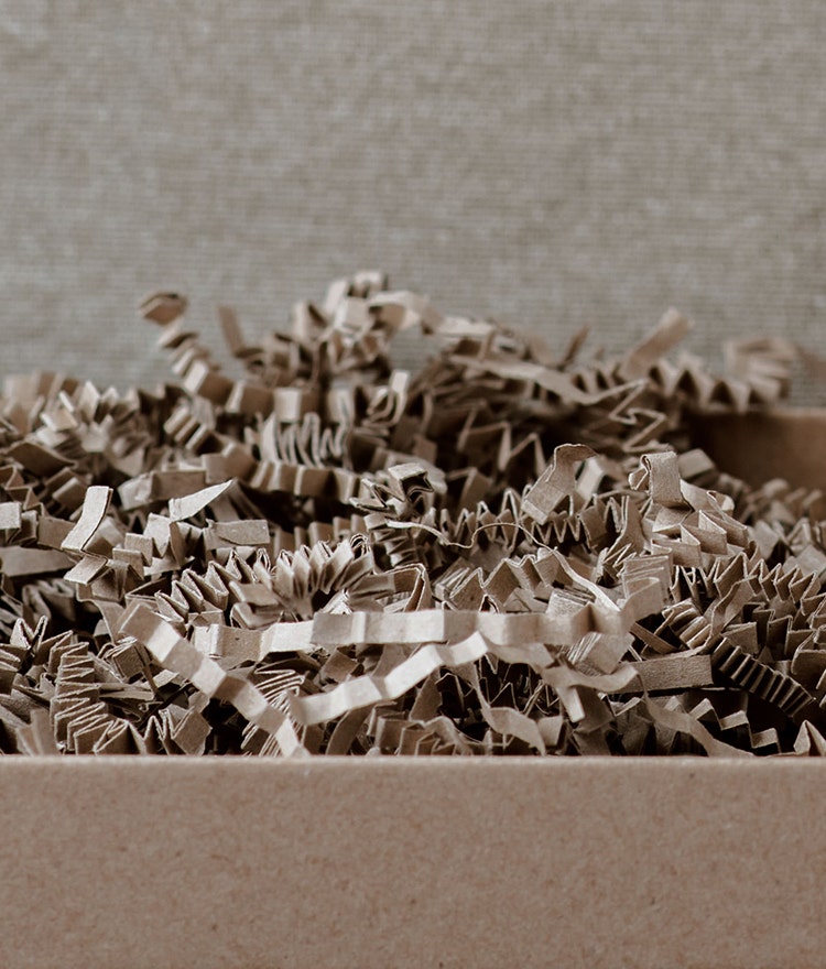 Recyclable party confetti made of kraft paper 