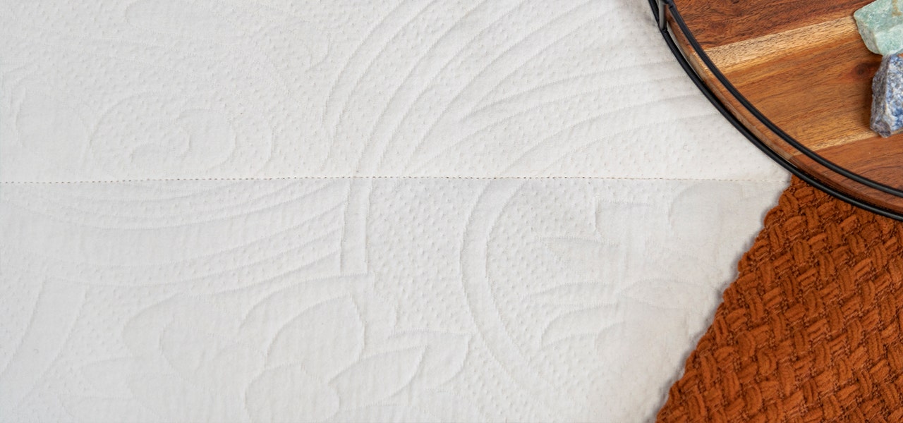 Clean, fresh surface of a Happsy organic mattress, showing quilt detail